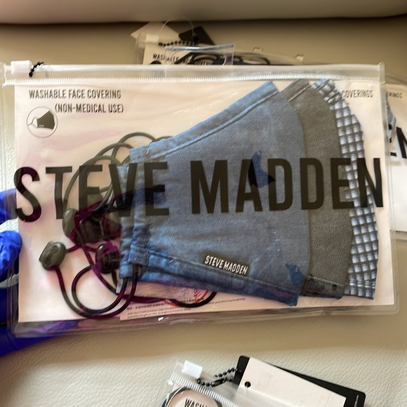 Washable steve madden Face Covering/ facial mask LOT. 4 Packs. 12 Masks Total - Picture 4 of 8